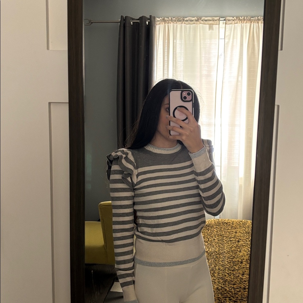 NEW Ruffled Top🤍 - Picture 5 of 6